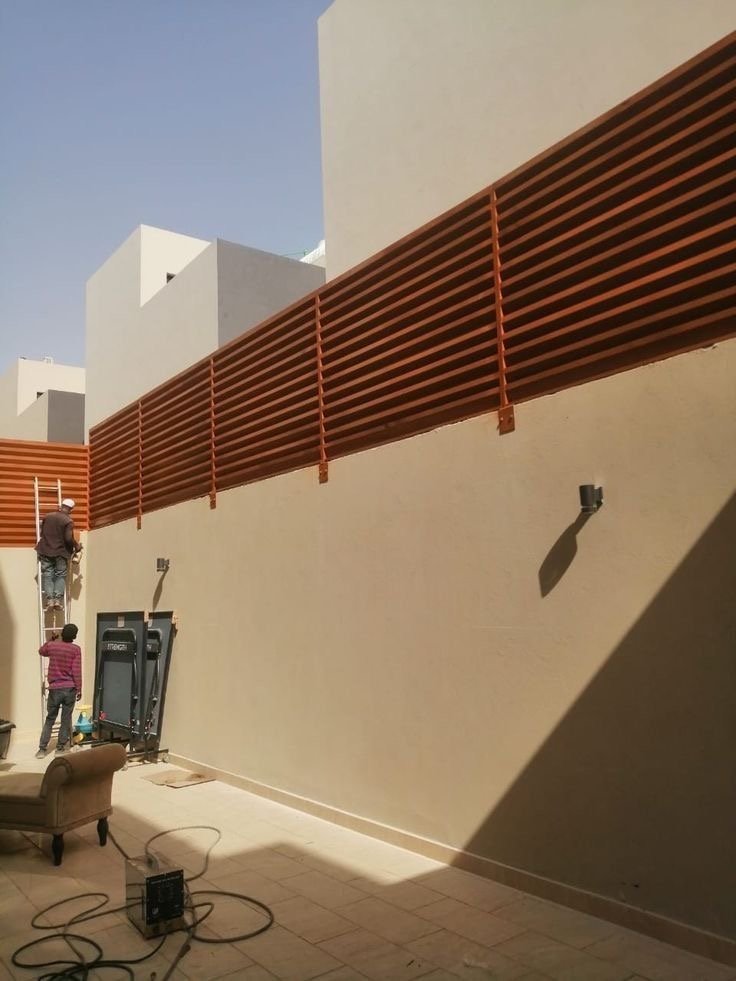 تحتاج المساحات الخارجية في المنازل والفلل إلى حلول تجمع بين الجمال والعملية، وتأتي المظلات والسواتر والبرجولات كخيار مناسب لتنسيق الحدائق…